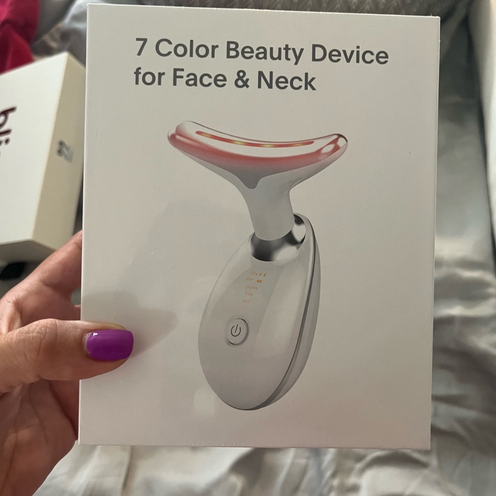 7 Color Beauty Device for Face & Neck - Picture 2 of 3